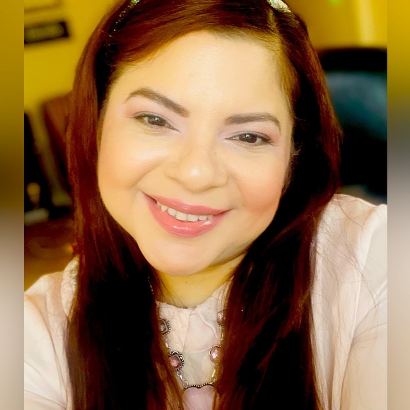 Meet your Posher, April - Picture 1 of 4